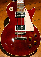 For sale; Gibson Les Paul Classic Electric GuitarYamaha 01V96 V2 Digita